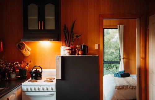 White Beach House | Kelp Cabin intimate, calm and restful