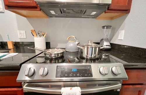Clear Lake Shores Condo | Kemah Quarters Unit B