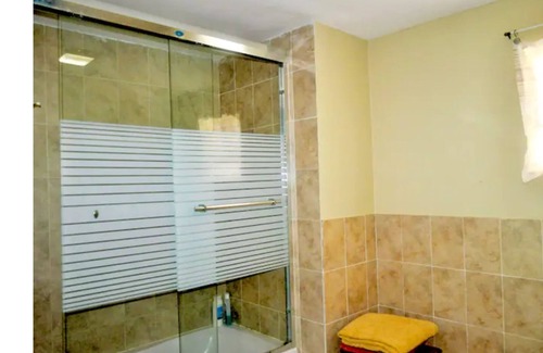 Leeward Settlement House | Kenai’s Place- A Deluxe Master Suite Just 2mins away from Grace Bay Beach