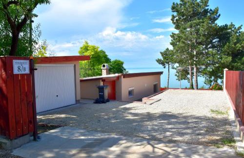 Balatonkenese Apartment | Kenese Panoráma Apartman