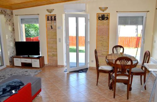 Balatonkenese Apartment | Kenese Panoráma Apartman