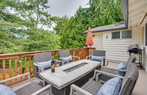 Kenmore Apartment | Kenmore Retreat with Shared Hot Tub - 1 Mi to Lake!