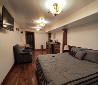 Cedaredge Hotel | Kennymores Grill and Lodging
