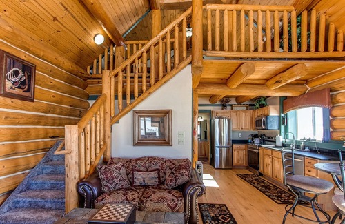 Michigan Hill Cabin | Kenosha Log Cabin with Beautiful Mountain Views