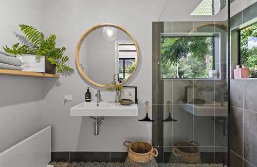 Ravensbourne Apartment | Kenti's Studio - Relaxed getaway amongst nature