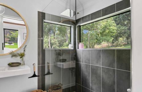 Ravensbourne Apartment | Kenti's Studio - Relaxed getaway amongst nature
