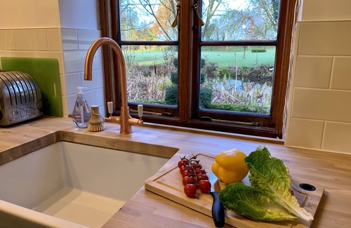 Hollingbourne Cottage | Kentish Oast, Cottage and Barn in stunning private grounds with swimming pool