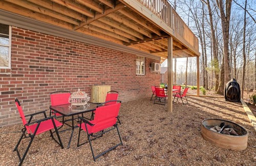 New Johnsonville Apartment | Kentucky Lake Retreat 4 Mi to Shore Boat and Fish!