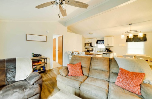 New Concord Cabin | Kentucky Lakeside Home w/Deck - 20 Mi to LBL!