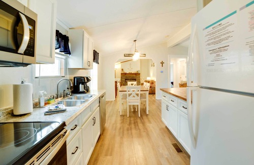 New Concord Cabin | Kentucky Lakeside Home w/Deck - 20 Mi to LBL!