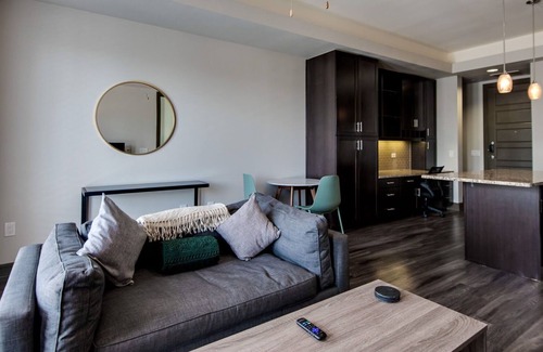 North Burnet Apartment | Kenzie Seasons | Modern 2BR in North Austin