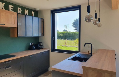 Kerlouan House | Ker-Ny direct beach access, feet in the water, 4 people