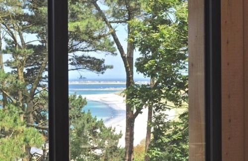 Plouguerneau House | Kerpilu, listed * house in a magical place facing the sea, along the GR34.