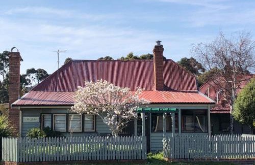 Strahan House | Kerrellie Cottages 2, 4 & 8 Reid Street
