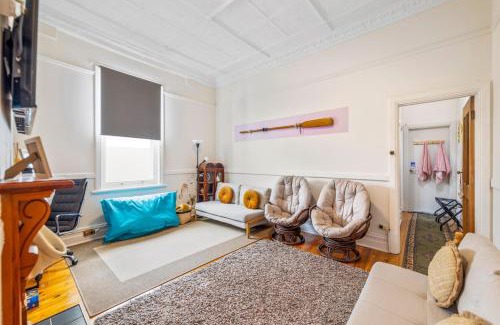 Henley Beach House | Kerrigan's on Seaview- one minute walk to beach - not beachfront views