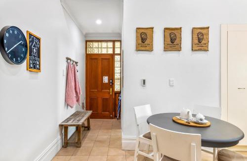 Henley Beach House | Kerrigan's on Seaview- one minute walk to beach - not beachfront views