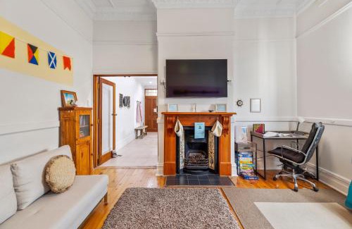 Henley Beach House | Kerrigan's on Seaview- one minute walk to beach - not beachfront views