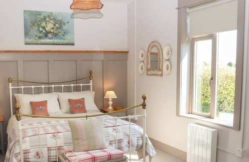 Ballymacoda Cottage | KEVIN'S COTTAGE, family friendly in Ballymacoda, County Cork