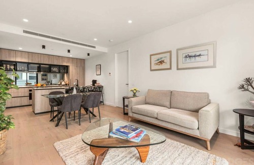 Kew Apartment | Kew 8 Night Stay Min Max 2 adults