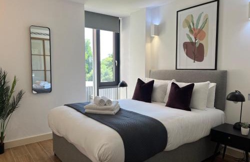 London Borough of Hounslow Apartment | Kew Bridge by Viridian Apartments