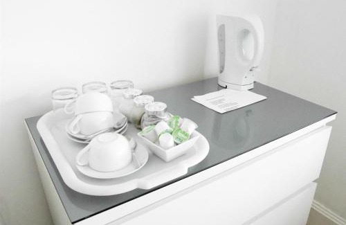 Kew Apartment | Kew Studios and Rooms