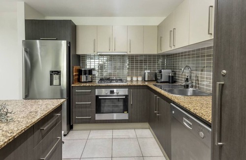 Kewarra Beach Apartment | Kewarra Beach Coastal Retreat 2BR Apt - Pool/BBQ