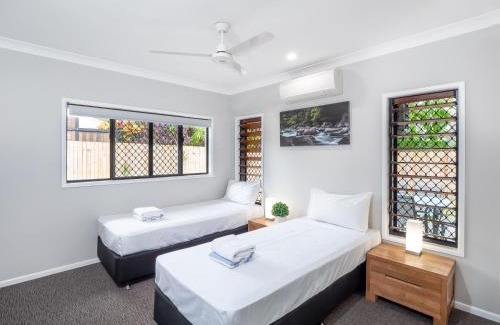 Kewarra Beach House | Kewarra Beach King Bed 4BR House, Pool, BBQ, Dog Friendly