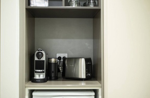 Kewarra Beach Apartment | Kewarra Beach Studio Apt with Resort Pool & BBQ