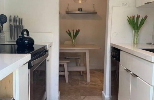 Key Biscayne Apartment | Key Biscayne 1 bedroom walk to Beach & town