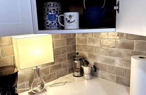 Key Biscayne Apartment | Key Biscayne 2 bedrooms sleeps 4 walk 2 beach shops