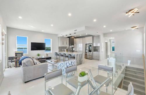 Monroe County House | Key Largo Oceanfront Oasis with Pool and Hot Tub