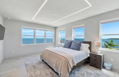 Monroe County House | Key Largo Oceanfront Oasis with Pool and Hot Tub