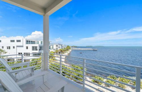 Monroe County House | Key Largo Oceanfront Oasis with Pool and Hot Tub