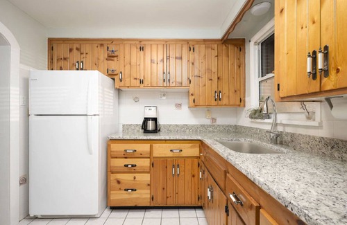 Flagler Beach Cottage | Key Lime Cottage - Updated - 1 Minute Walk to Beach & Pier