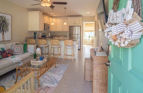 Sarasota Cottage | Key Lime Surf Shack| 3 beds| Super Close to Siesta