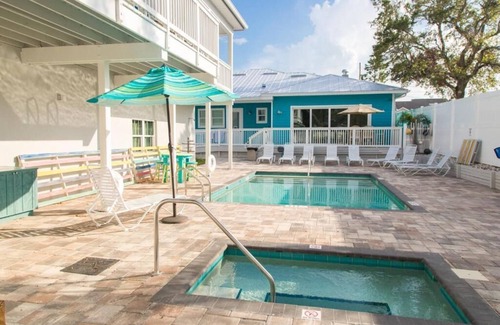 Dunedin Cottage | Key West Style Cottage - with pool/hot-tub