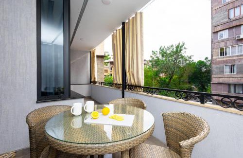 Kentron Apartment | KeyGo #0173 I 1 Bedroom I Near Opera Theatre