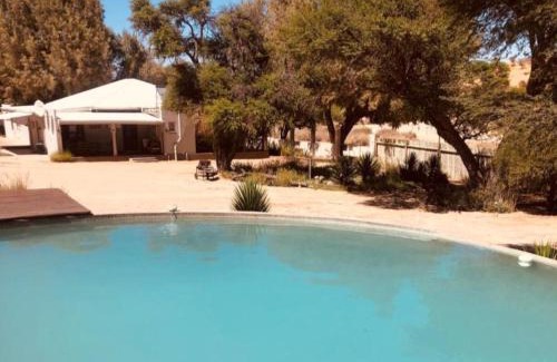 Van Zylsrus House | Kgalagadi Guesthouse