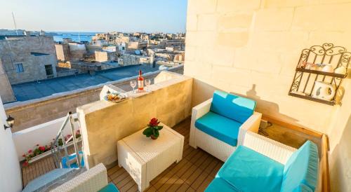 Birgu Apartment | Kharmen A 1565s House with Seaviews