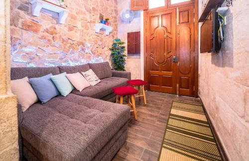 Birgu Apartment | Kharmen A 1565s House with Seaviews