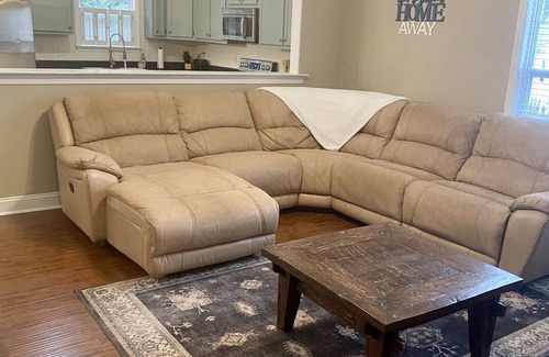 Conestee House | Kid friendly with playset and pingpong! Central and safe location!