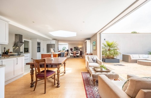 Coleman's Hatch Cottage | Kidds Hill Farm - a beautiful house sleeping 10 guests in 5 bedrooms