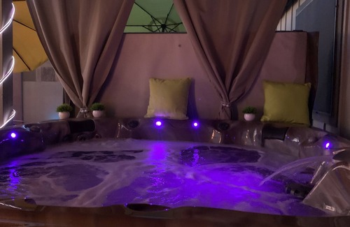 Ahwatukee Foothills House | KIDS LOVE ME! Neon 5 Waterfall Heated Pool, HOT TUB, Putting Greens & Fire Pit