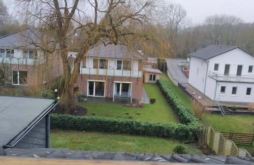 Molfsee Apartment | Kiel Week apartment in a tasteful suburban villa