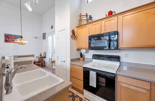 Kierland Condo | Kierland Commons Shops & Dining, Hiking, Fitness room, Gated, Heated Pool & Spa + FREE GOLF & MORE!