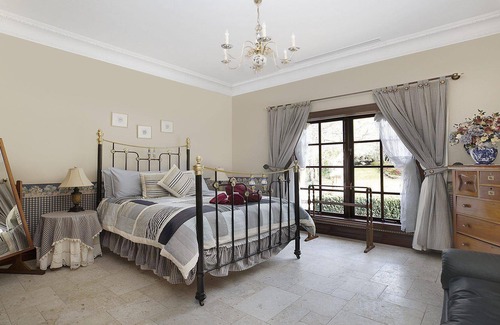 Moss Vale House | Kilburn - views as far as the eyes can see