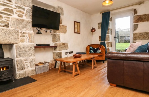 Helston Cottage | KILDEN COTTAGE, pet friendly, character holiday cottage in Helston