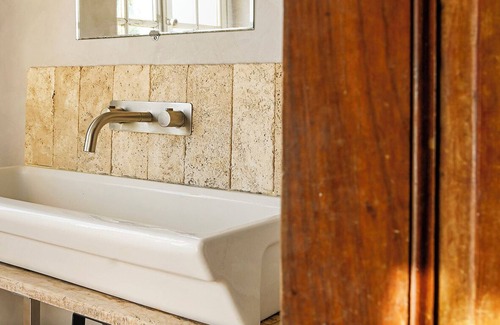 Montcuq Bed & Breakfast | Kilim" guest room in Montcuq, panoramic view, quiet, unspoilt setting