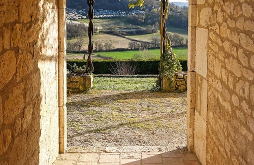 Montcuq Bed & Breakfast | Kilim" guest room in Montcuq, panoramic view, quiet, unspoilt setting