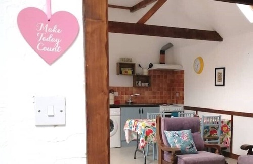 Killarney Cottage | Killarney Saoirse Cottage Sleeps 2 & pet Friendly